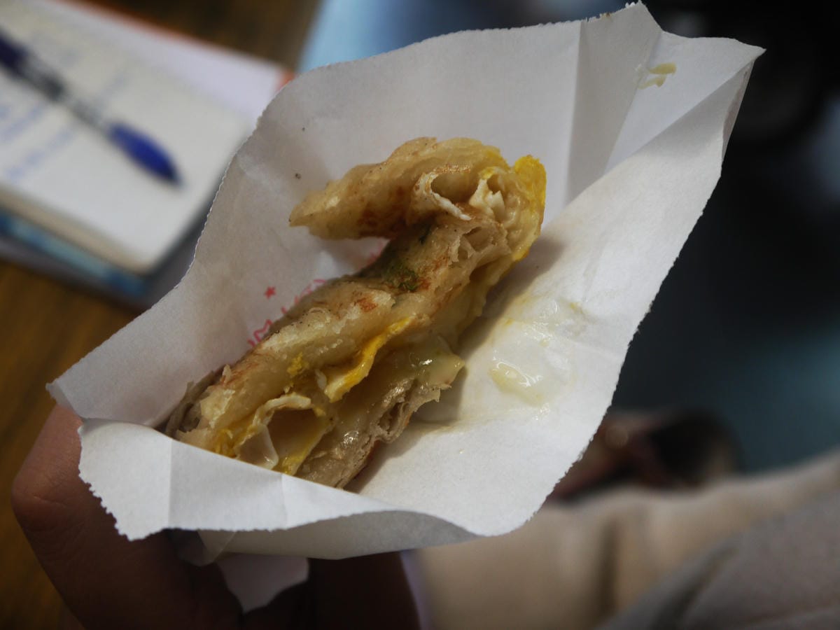 興中夜市大腸香腸蔥抓餅 興中夜市大腸香腸蔥抓餅
