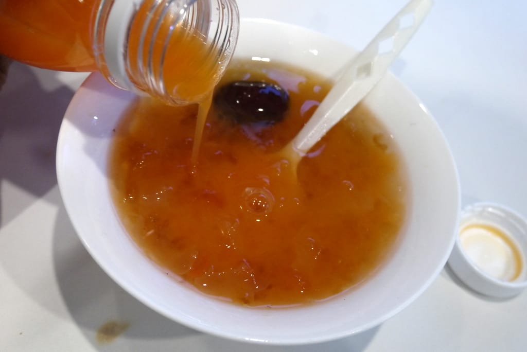 桃膠銀耳蓮子湯