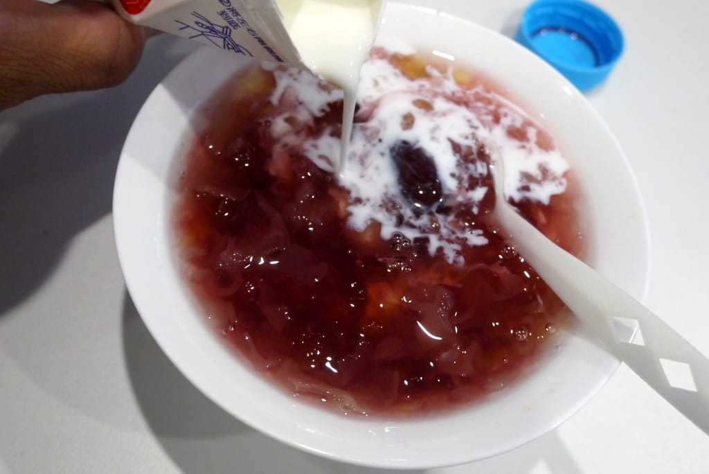 桃膠銀耳蓮子湯