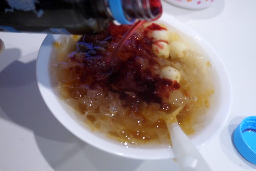桃膠銀耳蓮子湯