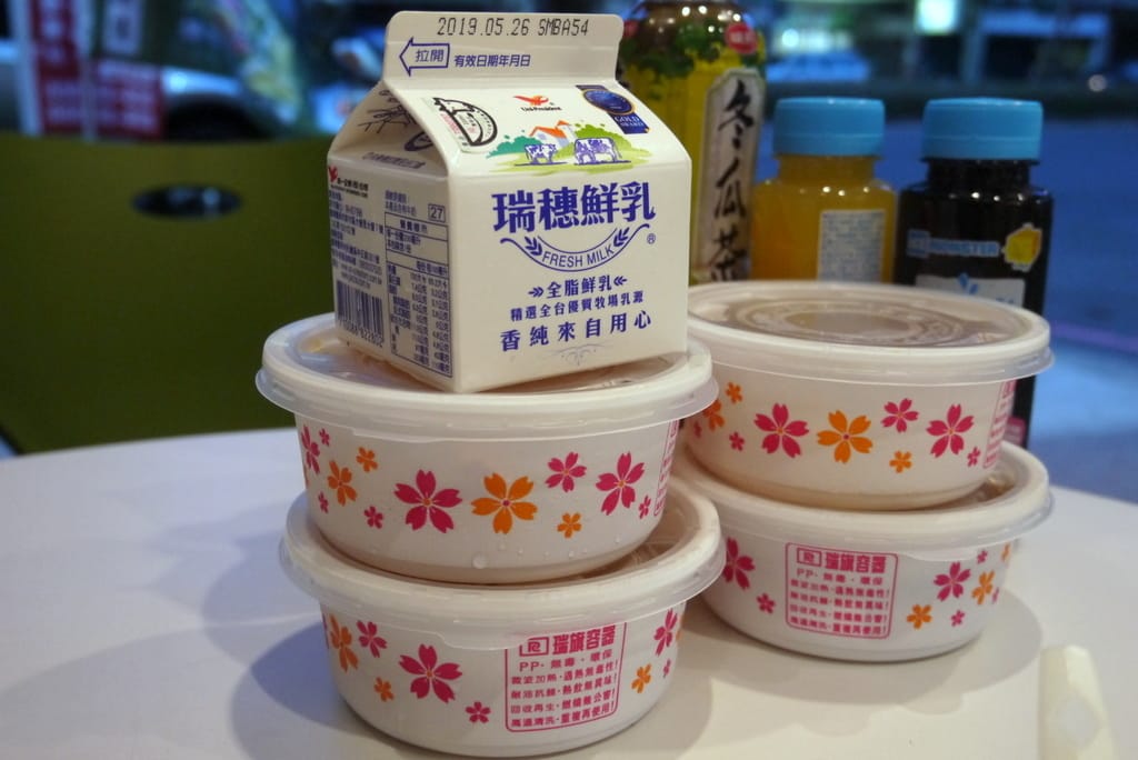 桃膠銀耳蓮子湯