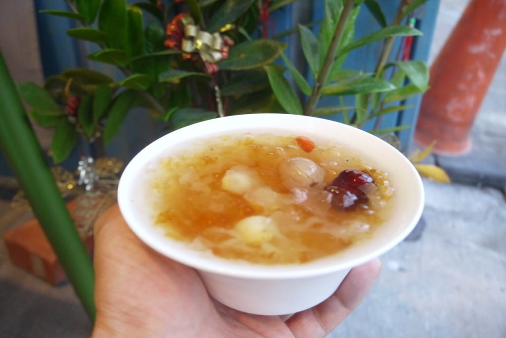 桃膠銀耳蓮子湯