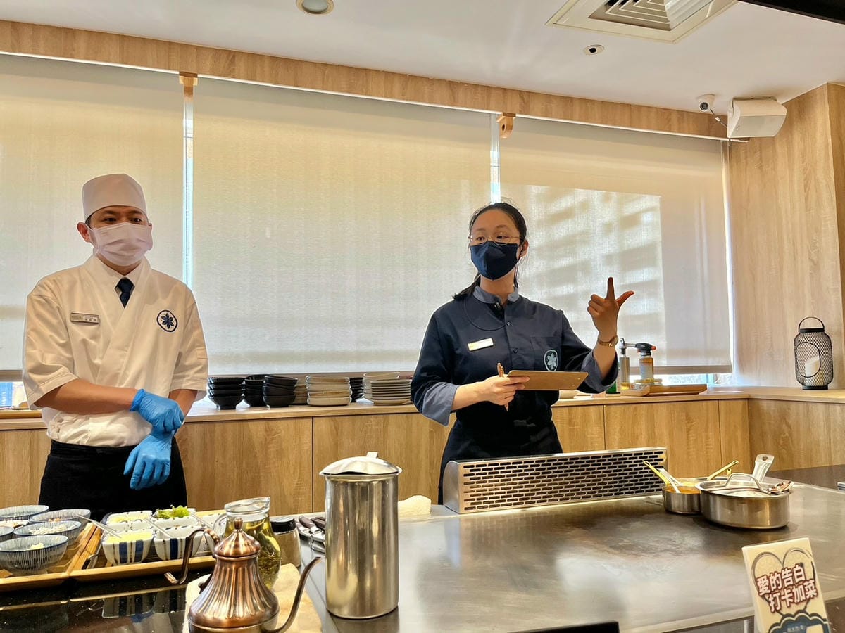 【高雄午餐】台北一位難求&零負評的無菜單鐵板燒- 明水然。 【高雄午餐】台北一位難求&零負評的無菜單鐵板燒- 明水然。