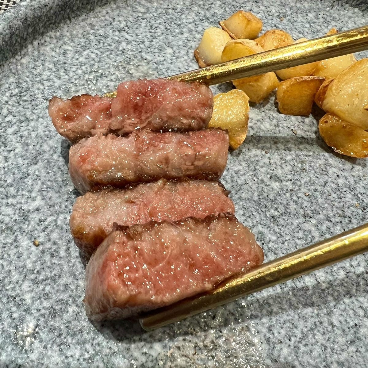 【高雄午餐】台北一位難求&零負評的無菜單鐵板燒- 明水然。 【高雄午餐】台北一位難求&零負評的無菜單鐵板燒- 明水然。