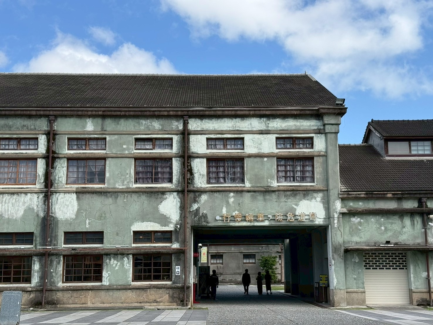 【花蓮旅遊住宿●愛玩客推薦】入夜後請小心?全台首座沉浸式解謎飯店「偵探寓所 Mazor Hotel」 ,千元入住英倫復古風! - 第28張圖 【花蓮旅遊住宿●愛玩客推薦】入夜後請小心?全台首座沉浸式解謎飯店「偵探寓所 Mazor Hotel」 ,千元入住英倫復古風!