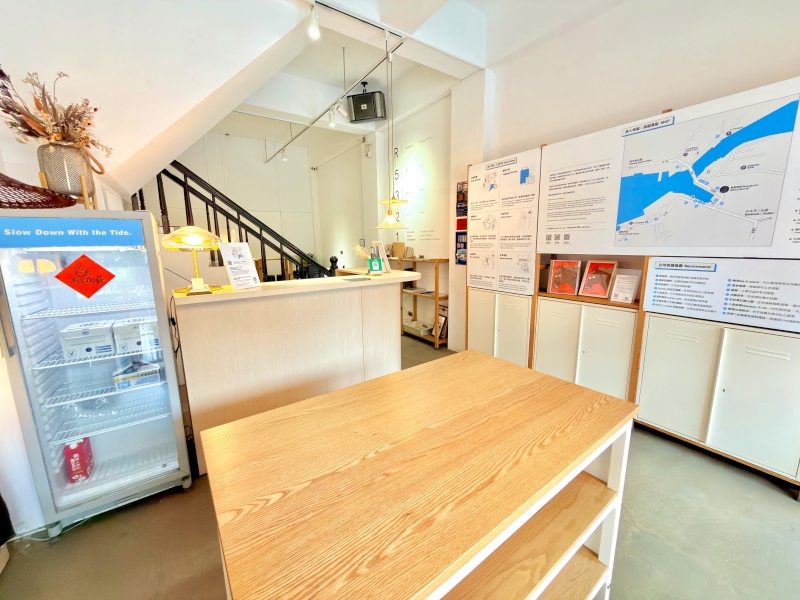 【基隆旅遊住宿●愛玩客推薦】粼島旅宿 Spangle Inn：正濱漁港彩虹屋第一排！坐擁港景的文青工業風老宅，還有質感共享廚房與寵物友善空間