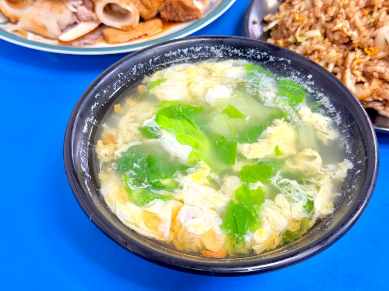 【基隆旅遊住宿●愛玩客推薦】粼島旅宿 Spangle Inn：正濱漁港彩虹屋第一排！坐擁港景的文青工業風老宅，還有質感共享廚房與寵物友善空間