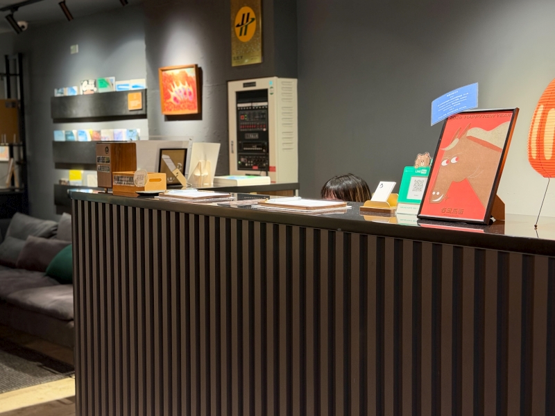 【基隆旅遊住宿●愛玩客推薦】雨島旅店 Drizzle Inn 開箱：走路2分鐘到廟口夜市！老屋改建、質感浴缸房與超美共享廚房