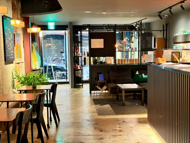 【基隆旅遊住宿●愛玩客推薦】雨島旅店 Drizzle Inn 開箱：走路2分鐘到廟口夜市！老屋改建、質感浴缸房與超美共享廚房